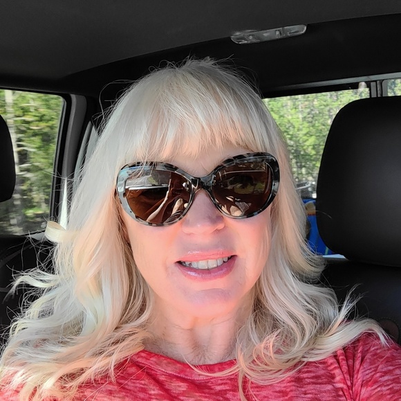 Meet your Posher, Amy - Picture 1 of 1